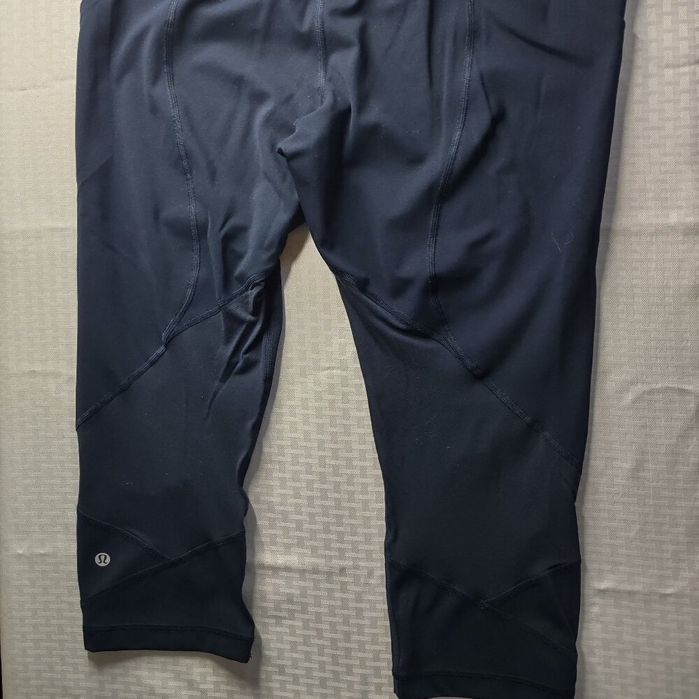 Lululemon Pace Rival Crop 22" in True Navy Full-On Luxtreme fabric